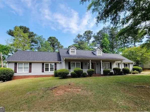 1804 1st St, Lanett, AL 36863