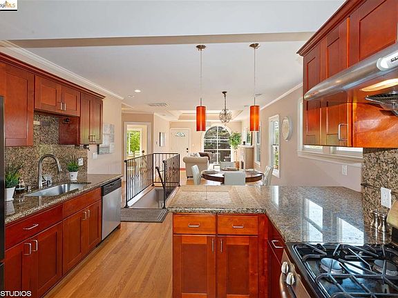 5th image of 3843 Coolidge Ave