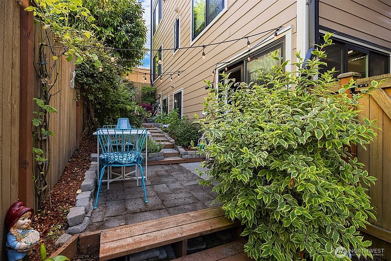 4th image of 1024 5th Avenue S #C001