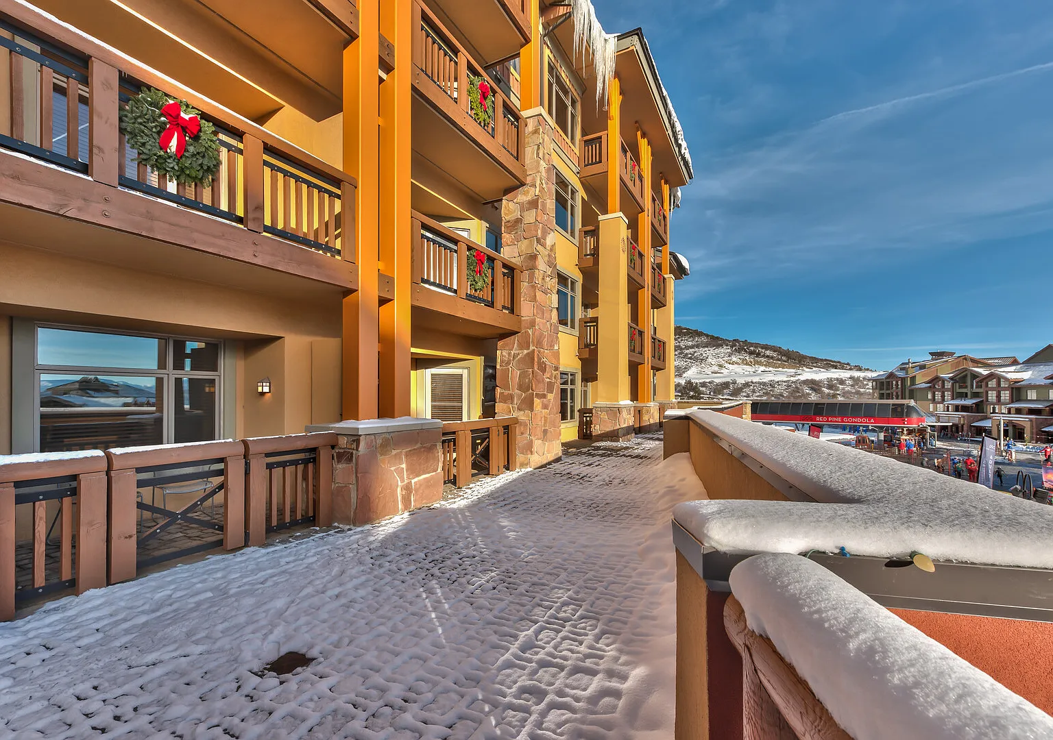 Unequalled Ski in Out Location Next to Gondola, Superior Hotel Room, — Photo 3