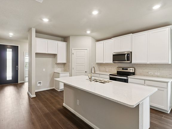 SAN_Remington_Hughes_841_Kitchen_11531 Buffalo Grv_011.jpg