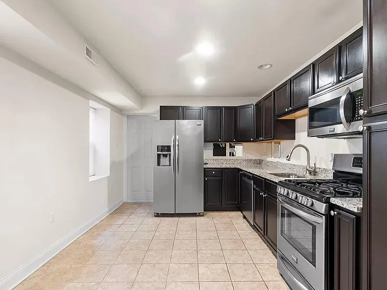 848 W Lombard St — Photo 6