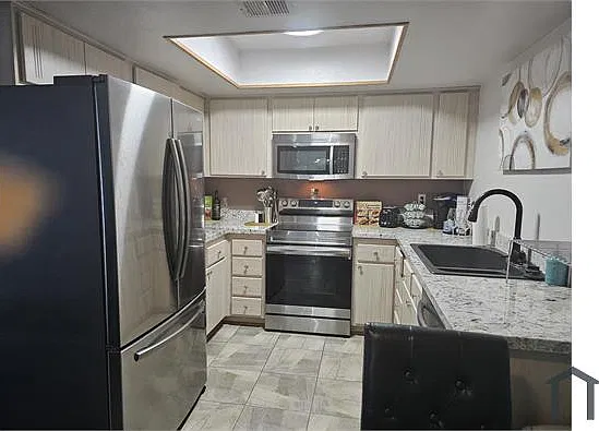 1701 E Katie Ave — Photo 4