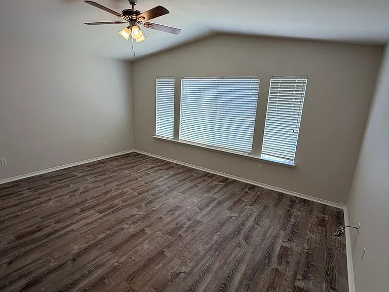 1810 Baylor Ln — Photo 22