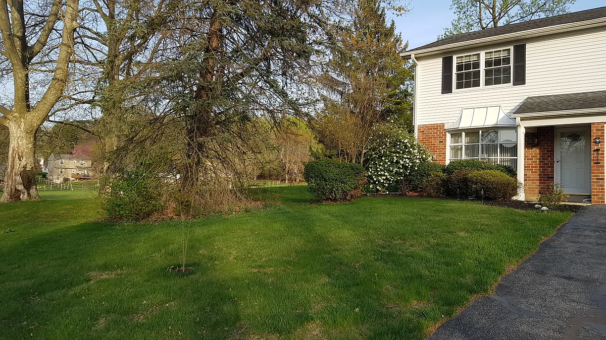 Building Photo - 520 Merioneth Dr