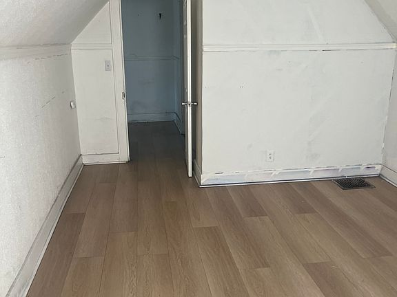 2nd image of 1026 California St #2