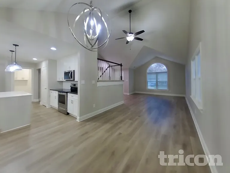 2501 Haybrook Ln — Photo 4