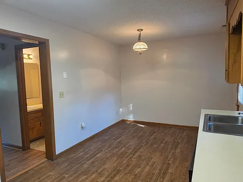 180 Glenwood Dr Photo 1