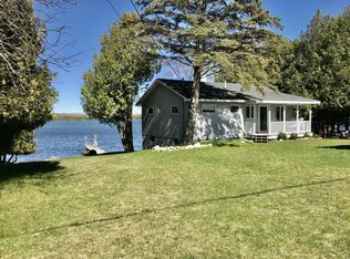 977 S Hessel Point Rd, Hessel, MI 49745