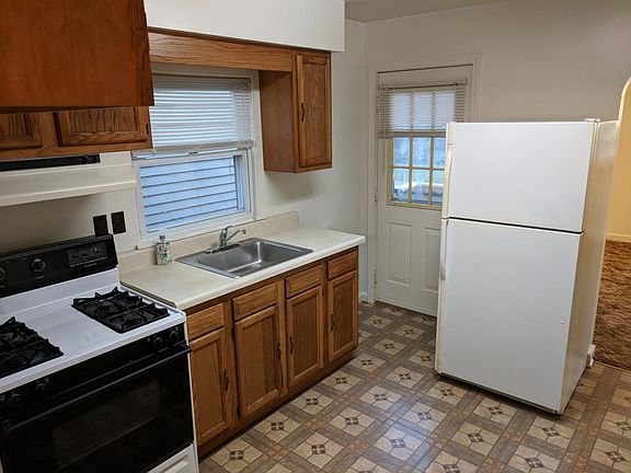 5th image of 517 Railroad St