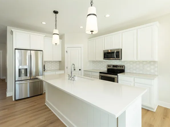 929 Wolf Creek Dr, Polk City, IA 50226