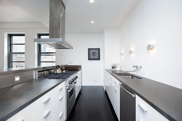 Rented by Siderow Residential Group | media 3