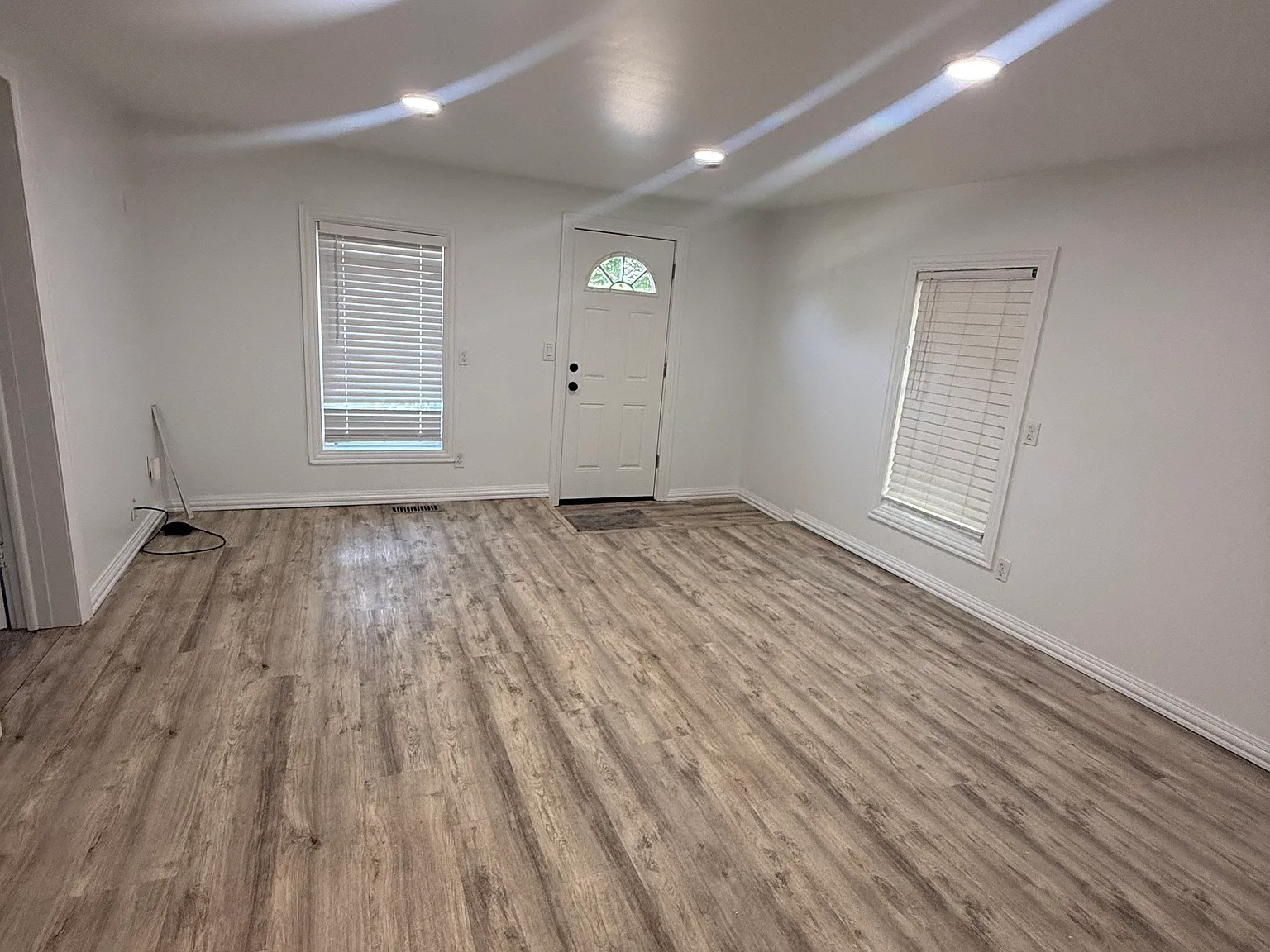 3 bed, 1092 sqft, $2,850 — Photo 3
