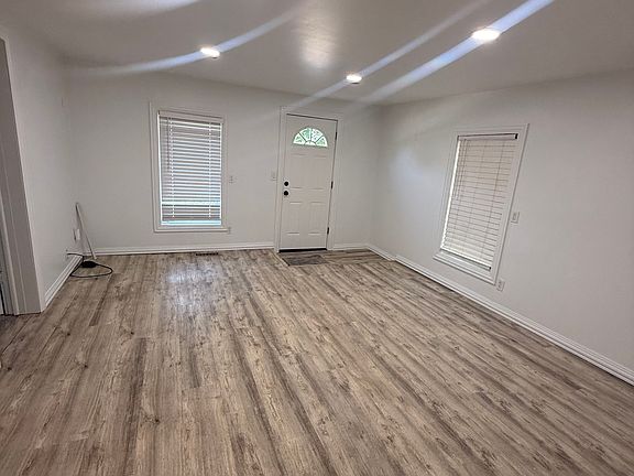 3rd image of 121 S 4th St