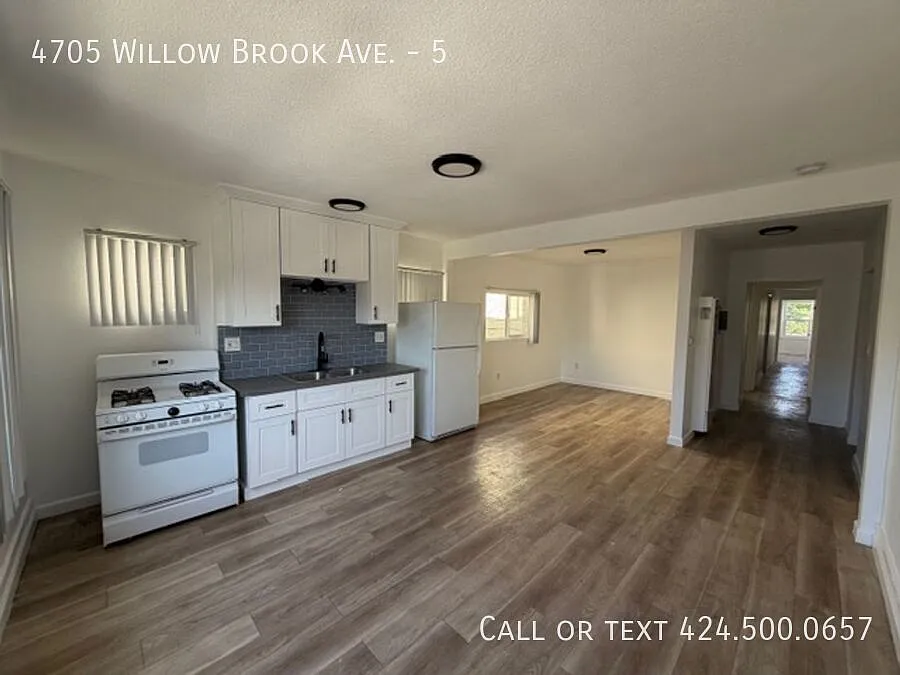 Renovated & Extra Spacious 3BD/1BA in East Hollywood — Photo 2
