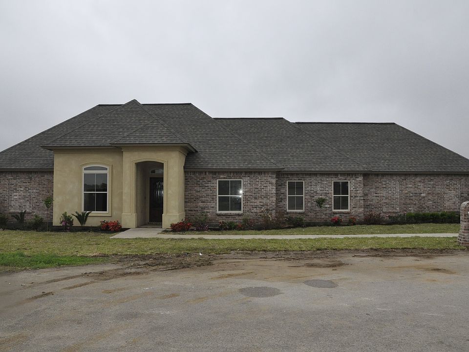 1st image of 214 Oak Shadows Dr