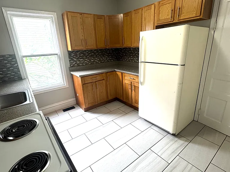 429 Parkdale Ave #LOWER — Photo 8