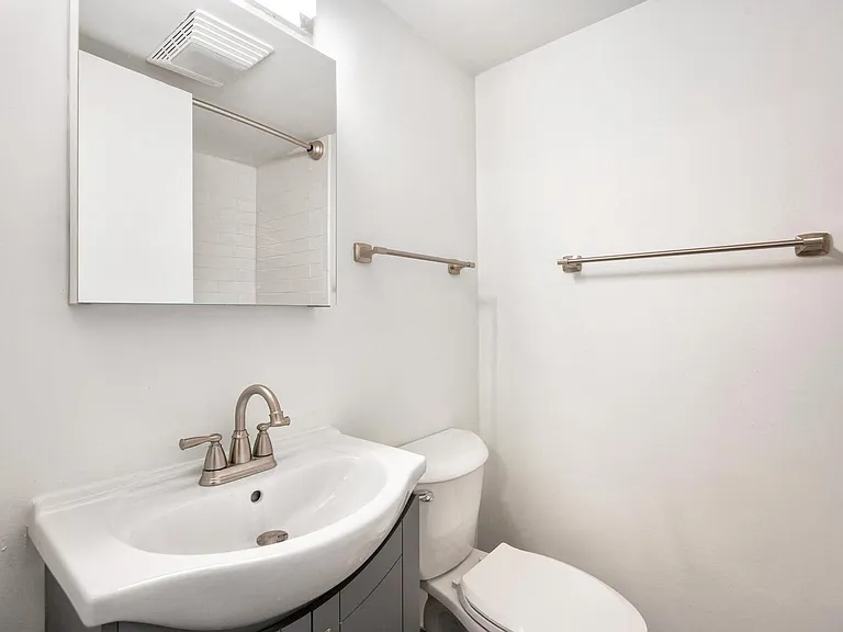 5726 N. Winthrop — Photo 32