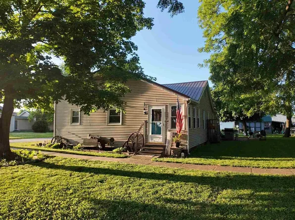 213 W South St, Mount Sterling, IL 62353