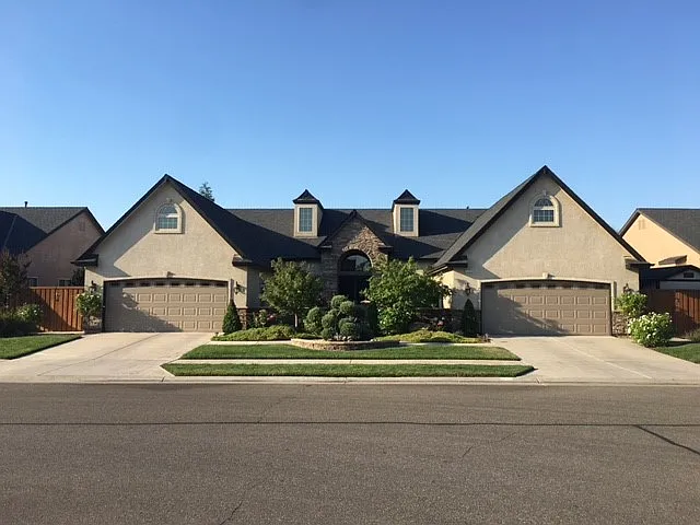 496 W Powers Ave photo 1