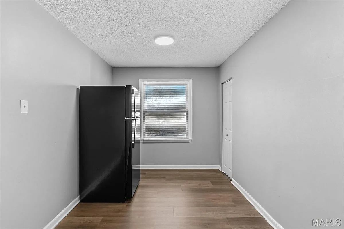 7471 Sharon Dr — Photo 4