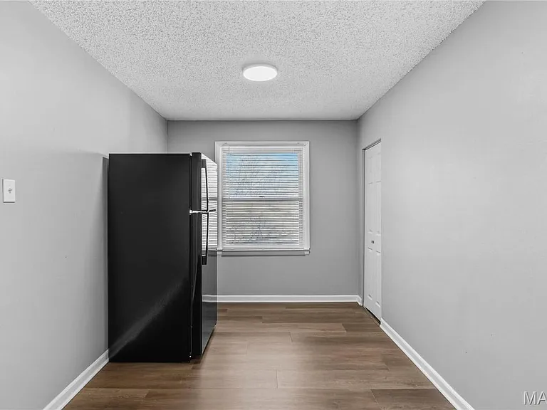 7471 Sharon Dr — Photo 4