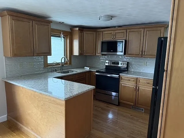 7 Puritan Rd — Photo 3