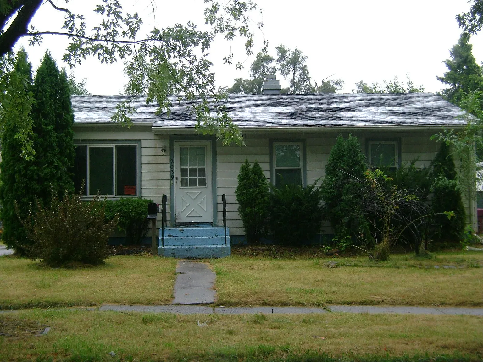 284 Paxton Ave photo 1