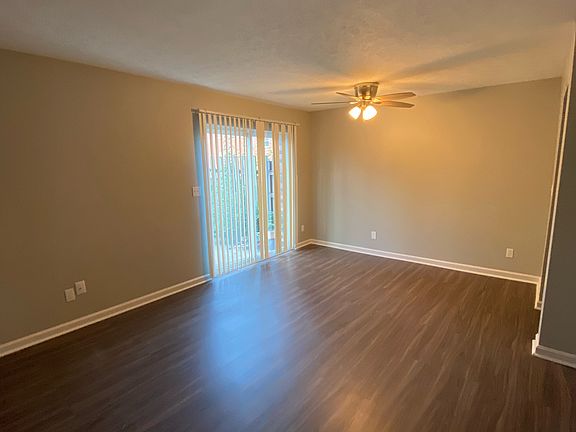 3rd image of 3221 Orchard Manor Cir