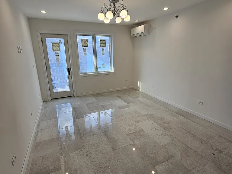 2725 E 21st St #2 — Photo 10