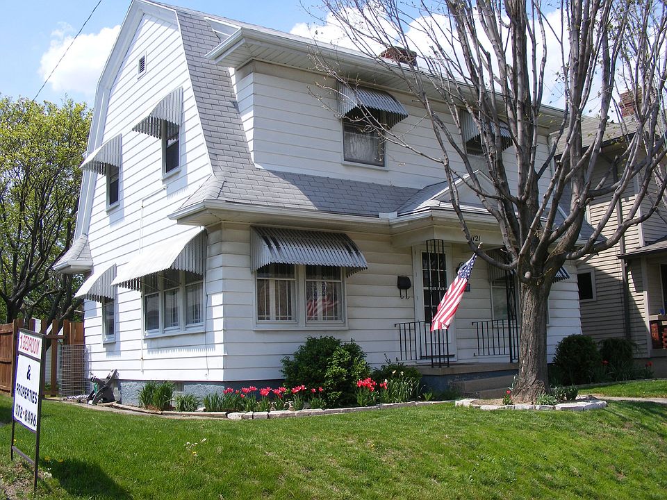 Well preserved Dutch Colonial Two Story