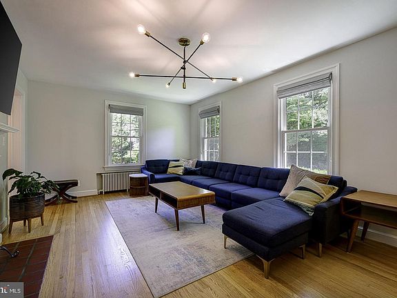 5th image of 3905 Laird Pl
