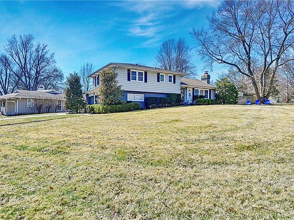 2nd image of 4900 Howe Dr