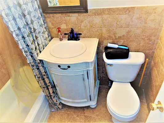 Sold by Thomas Lipovetsky, LREB | media 53