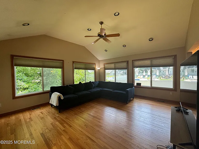 187 Elmwood Rd — Photo 7