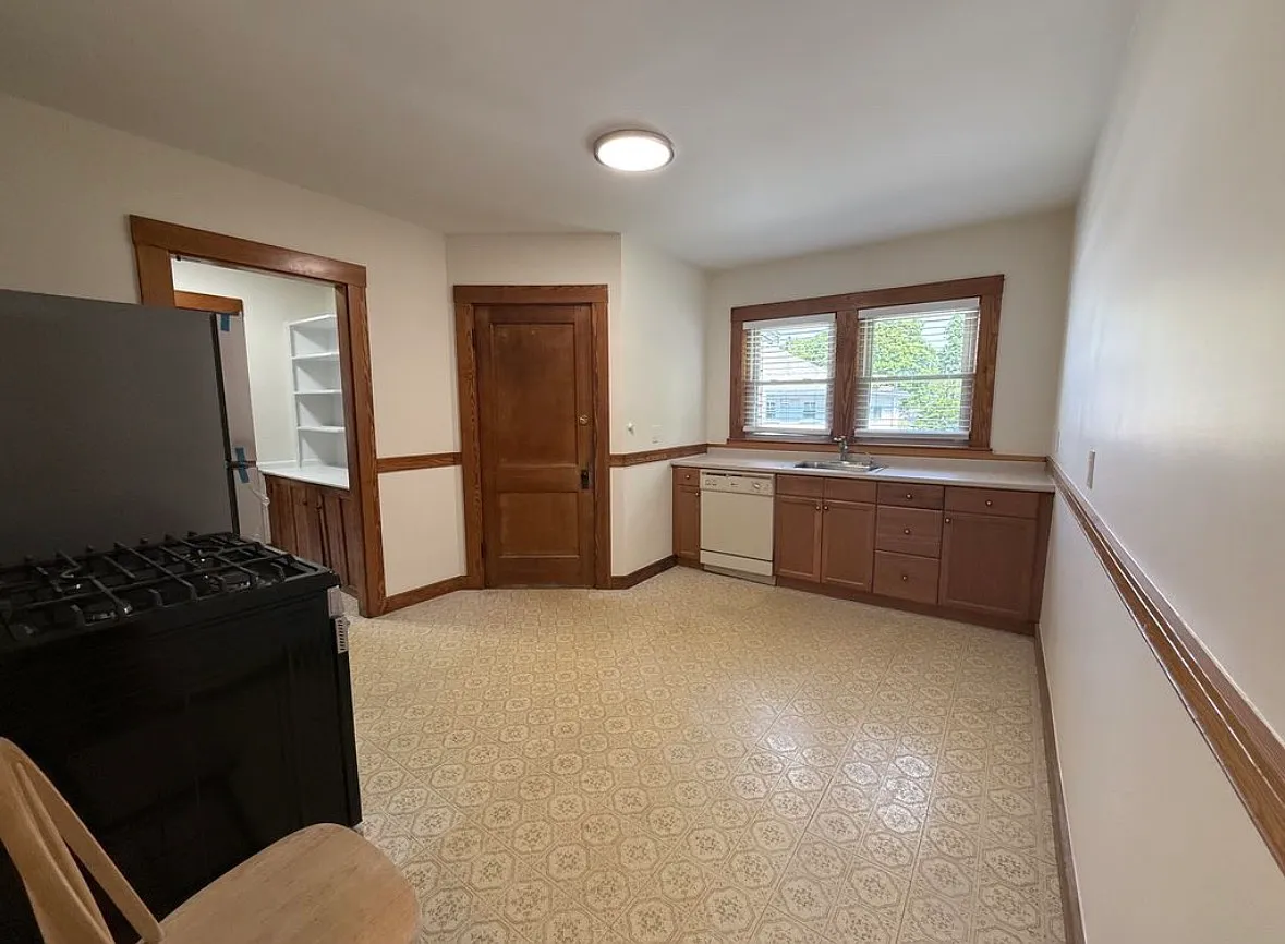 2 bed, 2000 sqft, $3,200 — Photo 2