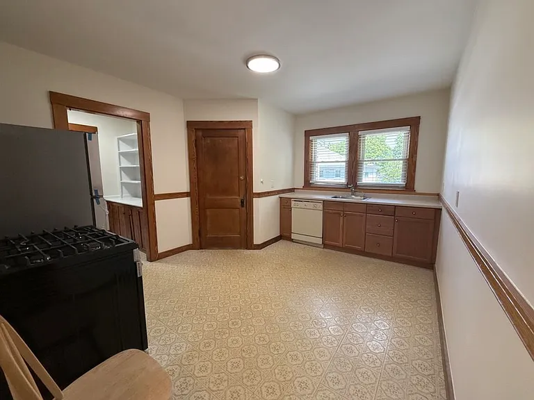 585 High St #2 — Photo 2