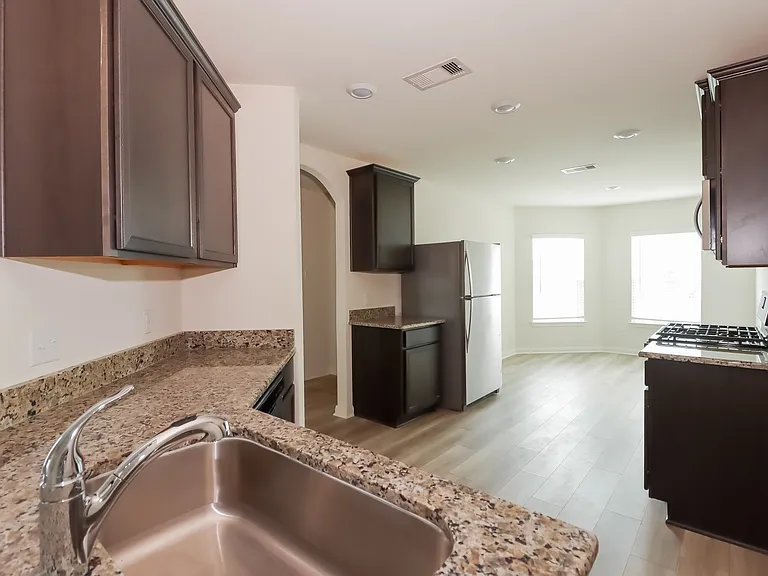 26828 Steinbeck Dr — Photo 6