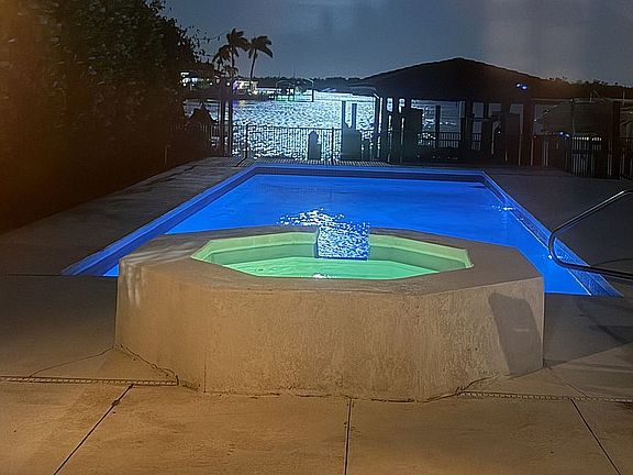 4th image of 11 Capri Blvd