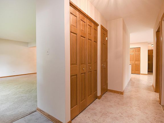 4th image of 150 Vail Dr