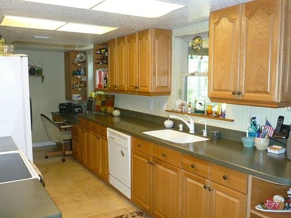 5th image of 902 Baer Ave