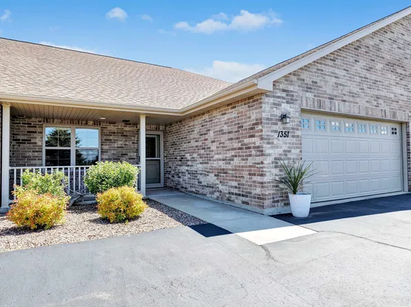 1351 Pond View Cir, De Pere, WI 54115