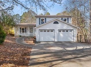 4252 Falcon Crest Dr, Flowery Branch, GA 30542