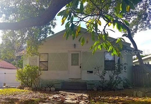 2nd image of 2525 Queen St S