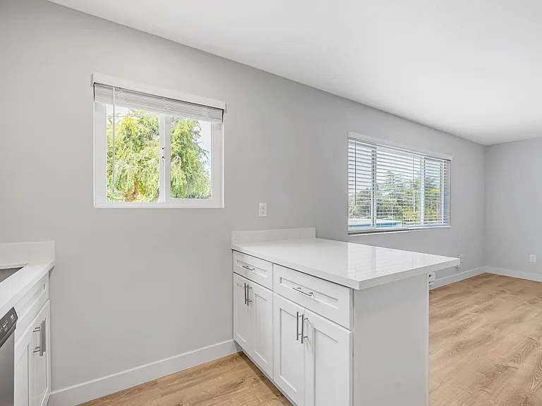 Silicon Valley Apartments — Photo 23