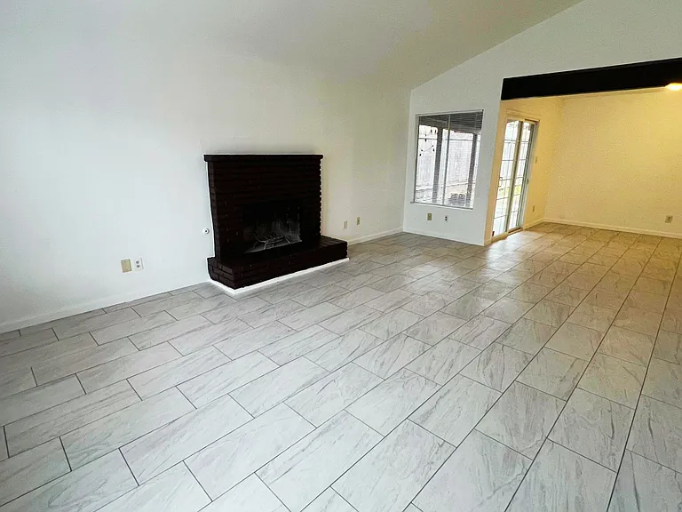 2616 Loch Ness Ct — Photo 4