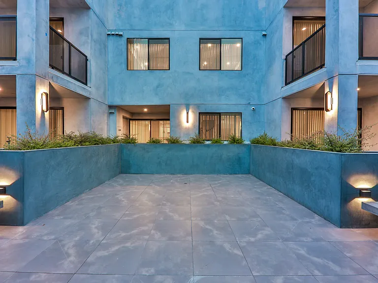 900 N Wilcox Ave #105 — Photo 63