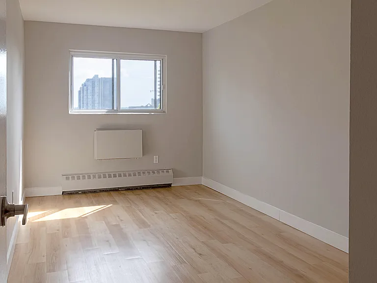 565 Talbot St — Photo 16