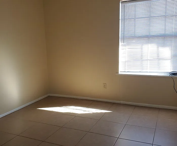 502 E Davis St #22 — Photo 4