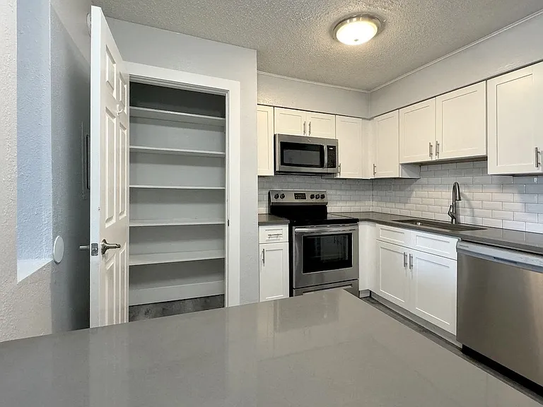 Ascot Place Apartments — Photo 34